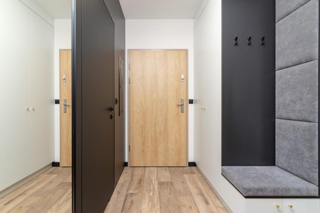 Solaris Park Apartment Tauron Arena By Renters Prestige Cracovia Exterior foto